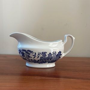 STUNNING Churchill Blue Willow gravy boat